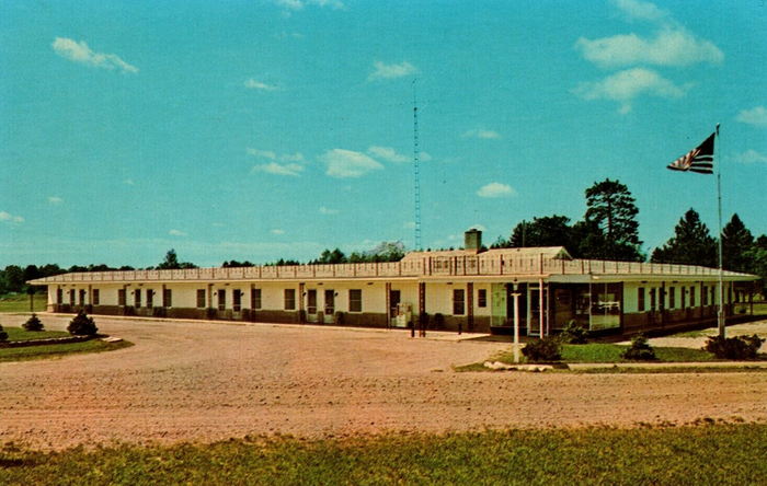 Bakers Triangle Motel (Casons Triangle Motel, Hulls Triangle Motel) - Old Postcard